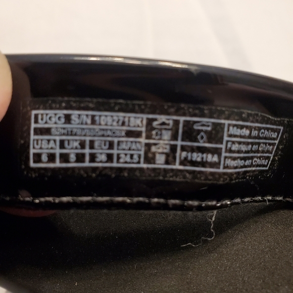 UGG Women's Poppy Flower Flip Flop Black Strap Black Outsole Size 6 - Picture 4 of 4